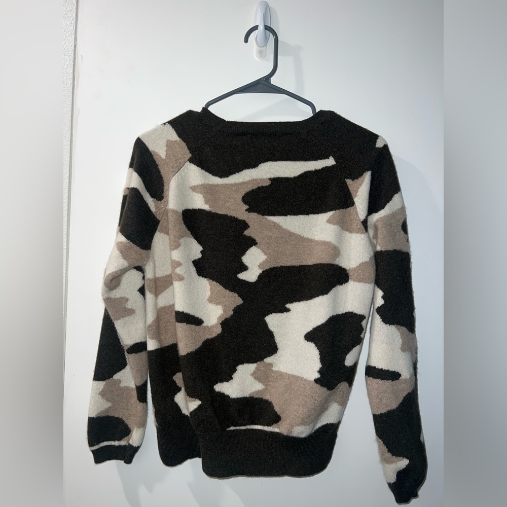Brodie Cashmere | Camo-Print Cashmere Sweater | Medium - Picture 2 of 5